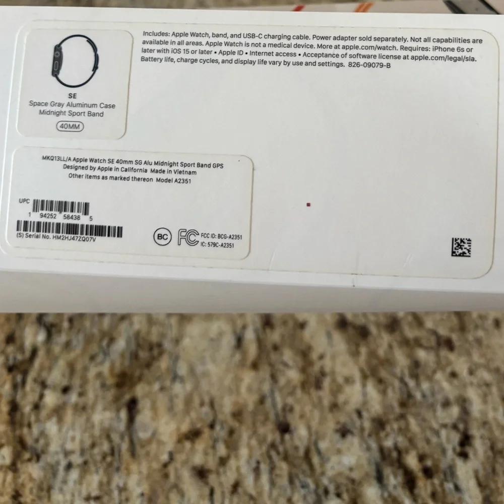 Apple Watch SE space gray aluminum case midnight sport brand